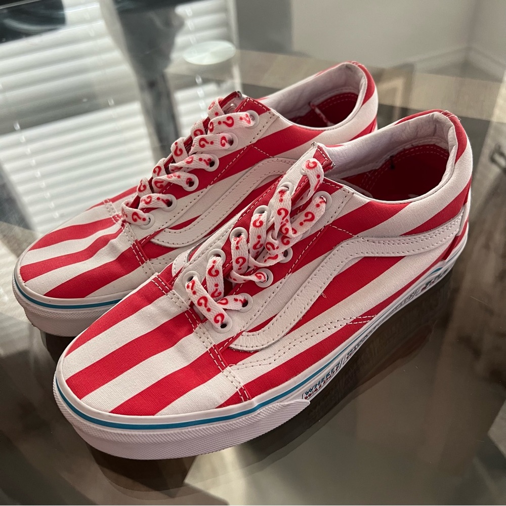 Vans & Where’s Waldo Collab Sneakers, Red & White in Size 7.5M - Picture 6 of 14